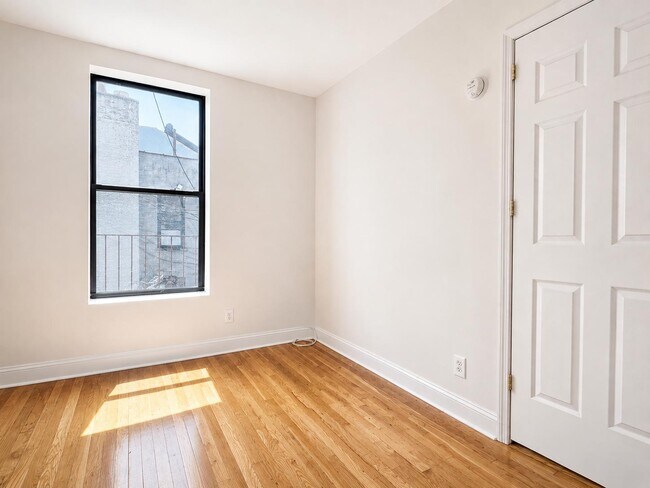Foto del edificio - 386 Manhattan Ave