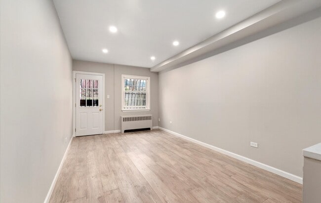 Building Photo - 2553 College Point Blvd