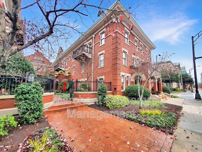 Photo - 400 E Washington St Apartment