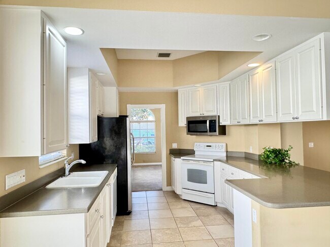 Building Photo - 8264 Pine Cay Rd