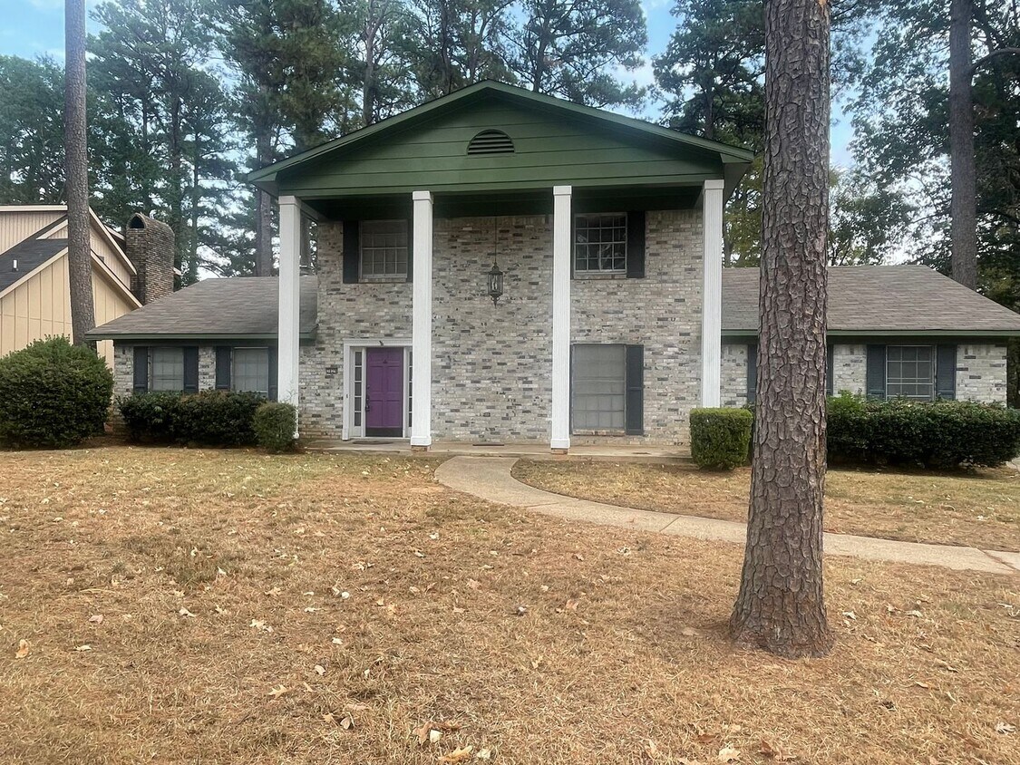 Foto principal - Lovely Two-Story Brick Home Located In "We...