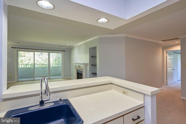 Building Photo - 7716 Lafayette Forest Dr