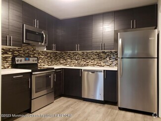 Building Photo - 136 Amberly Dr