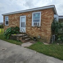 Building Photo - 1755 Ridgefield Ave