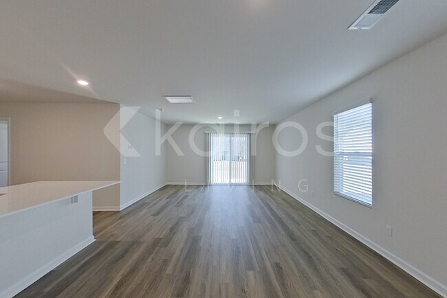 Foto del edificio - 116 Inez Ave