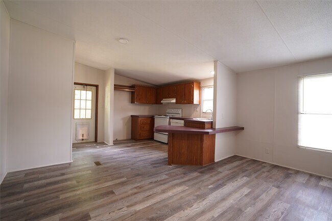 Foto del edificio - 9533 Cypress Dr