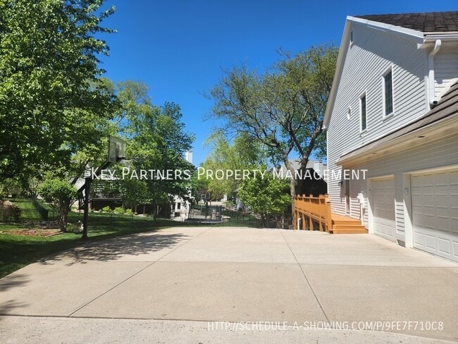 Building Photo - 12835 Century St - Perfection!