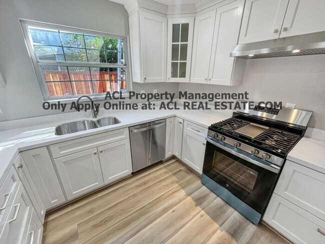 Foto del edificio - Stylishly Renovated Home with New Kitchen ...