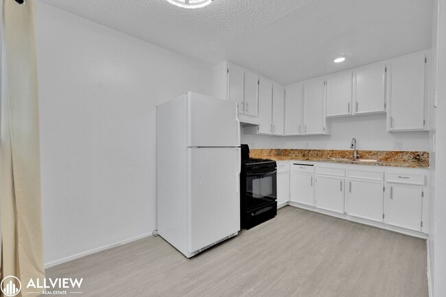 Foto del edificio - 9200 Harness St