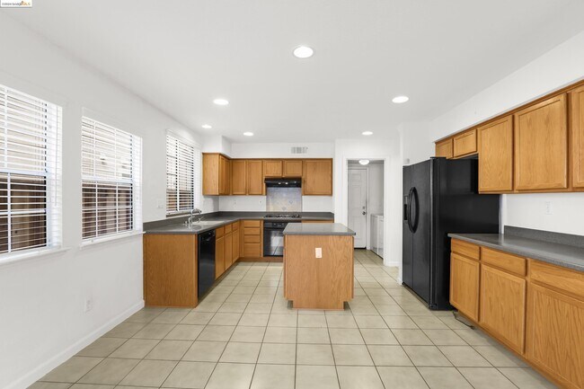 Building Photo - 32773 S Folklore Loop