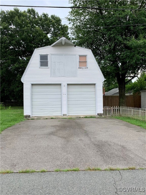 Building Photo - 314 Thompson St