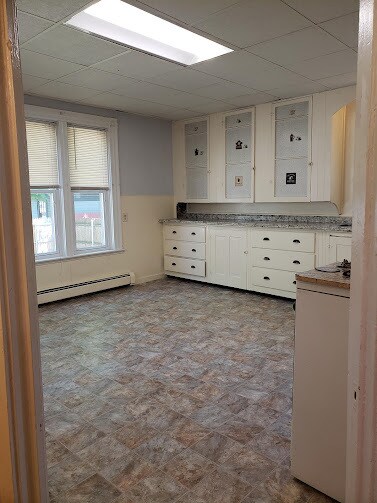 Spacious Eat-in Kitchen - cooks dream! - 48 Grove St
