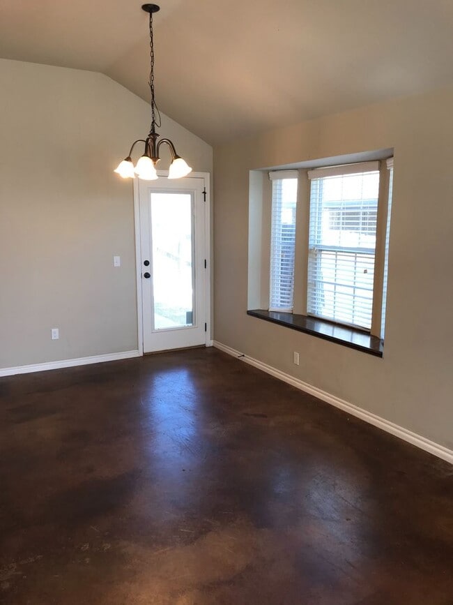 Building Photo - First Month Free! Great Location!