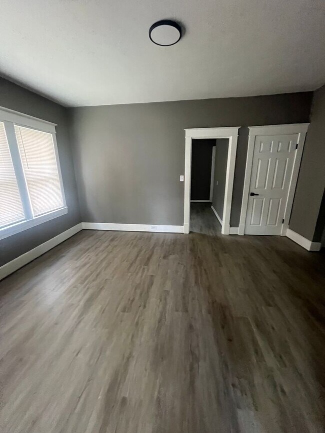 Building Photo - Gorgeous Updated 3 bedroom house!