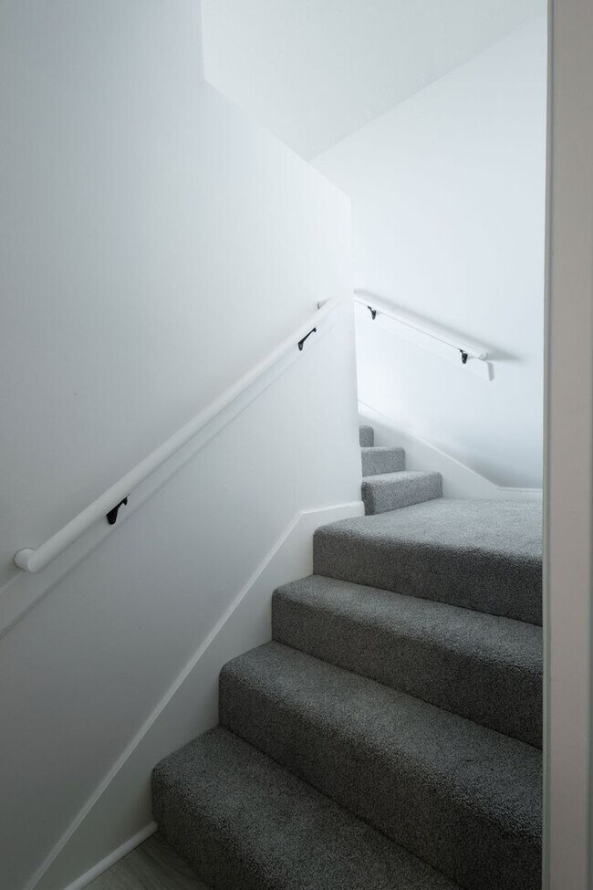 Foto del edificio - 100 Strathmore Ct