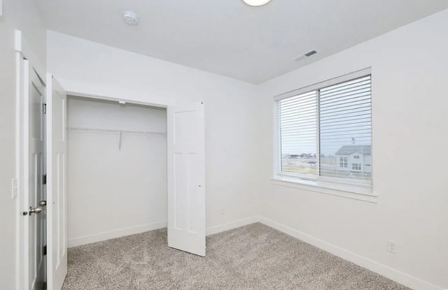 Dormitorio #2 - 13222 S Dominica Ln