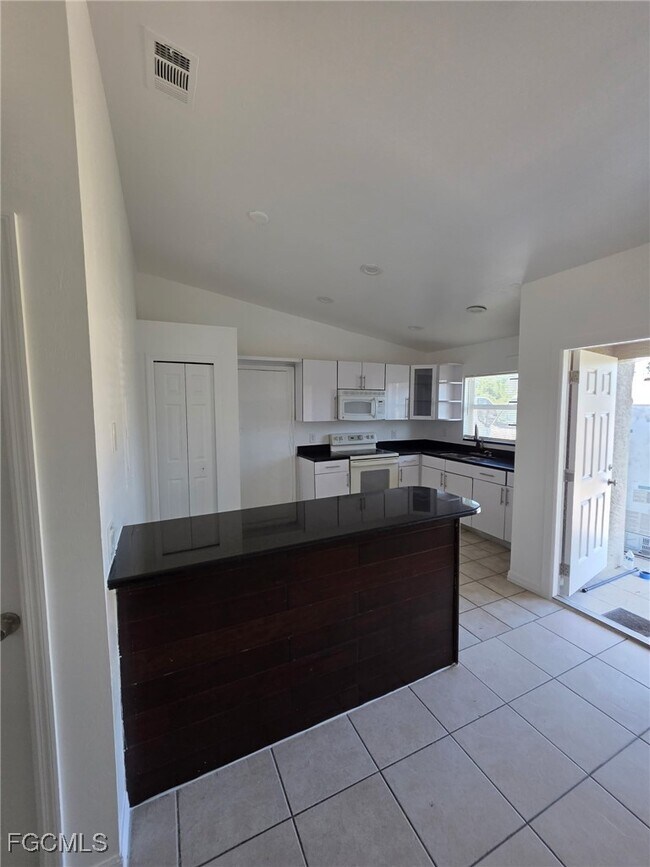 Foto del edificio - 1248 Columbus Blvd