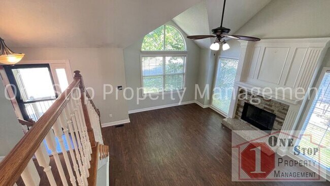 Foto del edificio - Stunning 3 Bedroom 2.5 Bathroom in Raymore!