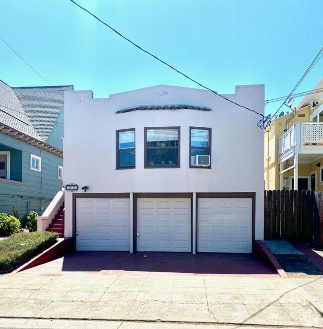 Building Photo - 5715 Genoa St