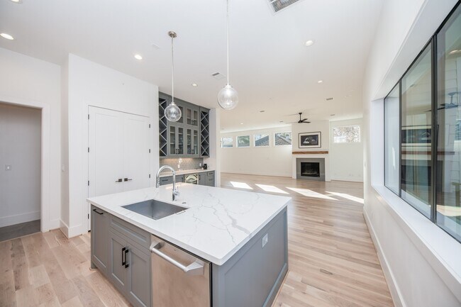 Foto del edificio - 2501 Julian St