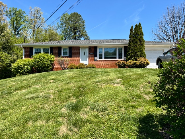 Building Photo - 502 N Gilmer Park