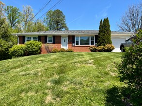 Building Photo - 502 N Gilmer Park