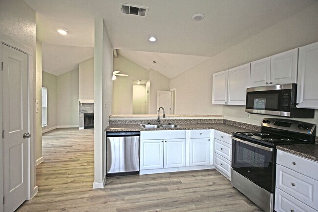 Building Photo - 772 Vista Pkwy