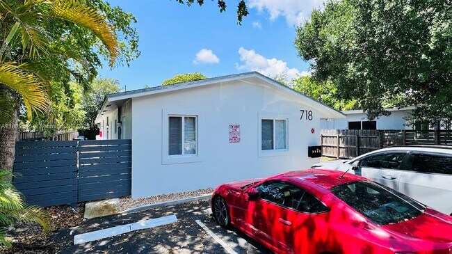 Foto del edificio - 718 SE 13th St
