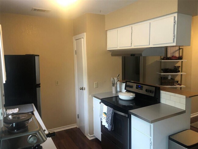 Building Photo - 905 Taulbee Ln