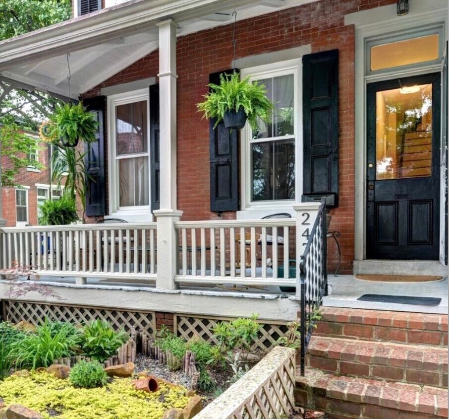 Foto principal - 247 w barnard st
