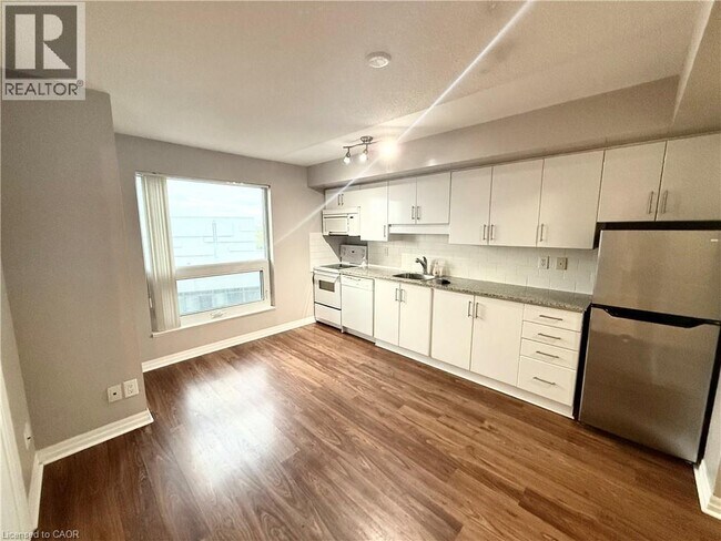 Building Photo - 30 Herons Hl Wy