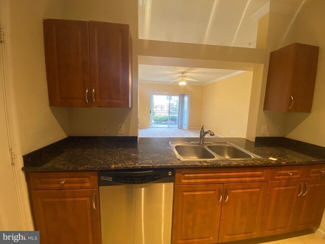 Building Photo - Spacious and open 2-bedroom, 2-bathroom co...