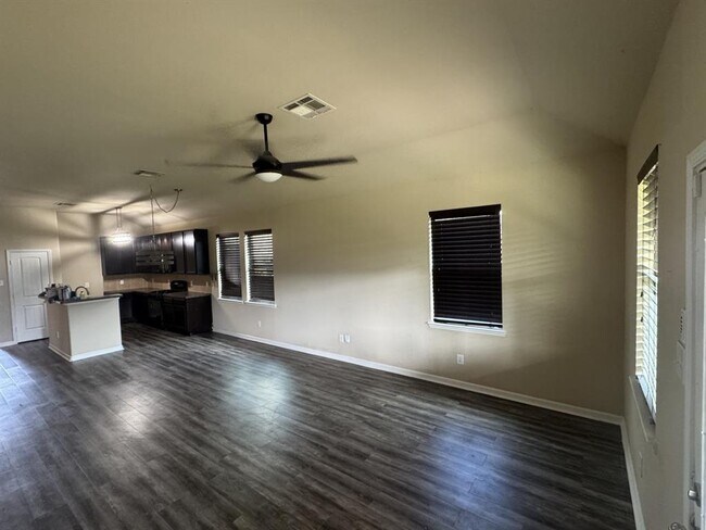 Foto del edificio - 296 Country Crossing Cir