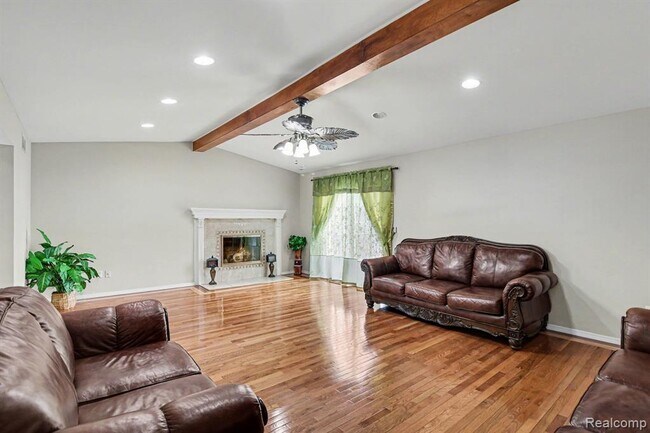 Building Photo - 39024 Faith Dr