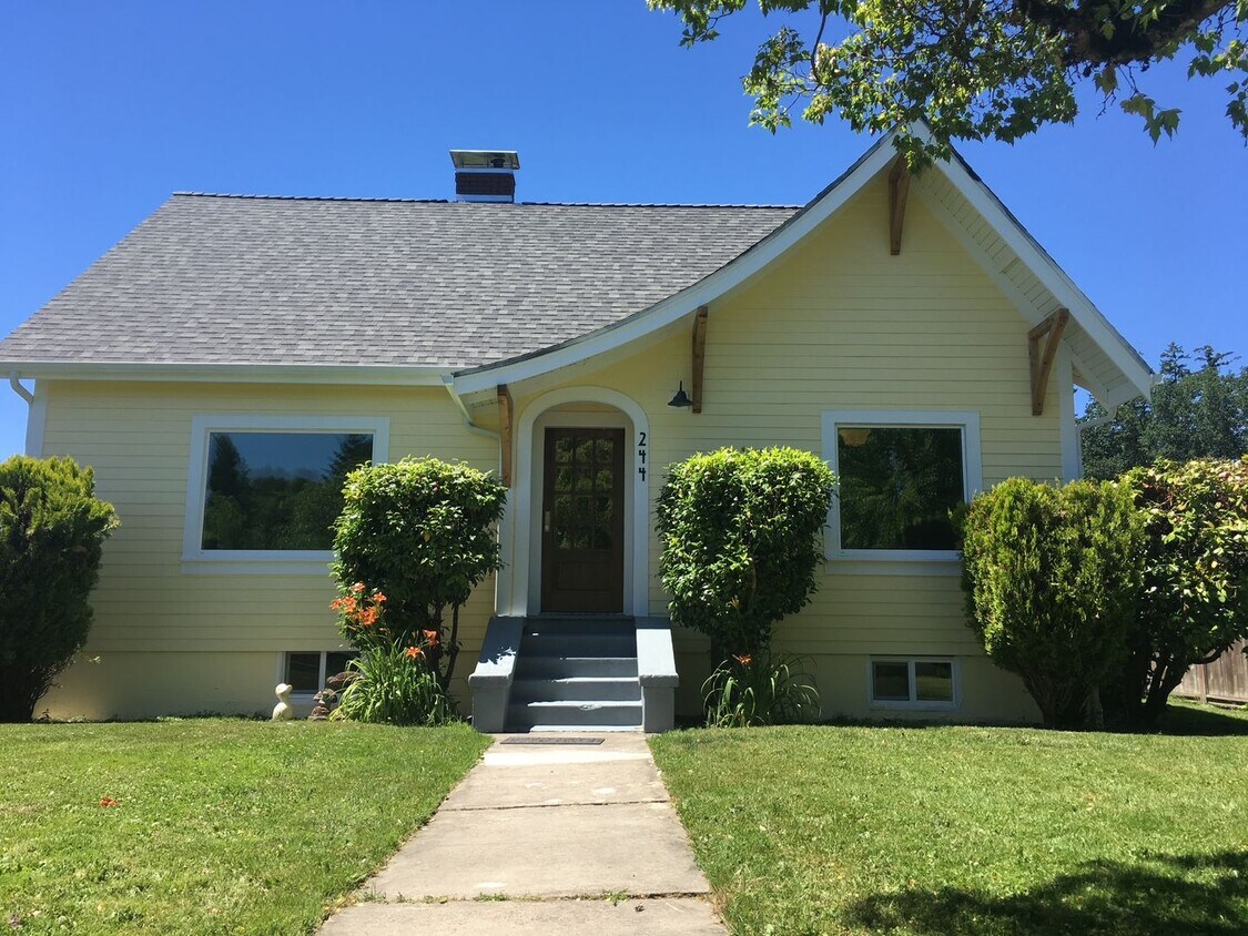 Foto principal - 3 Bedroom 1.5 Bath Single Family house on ...