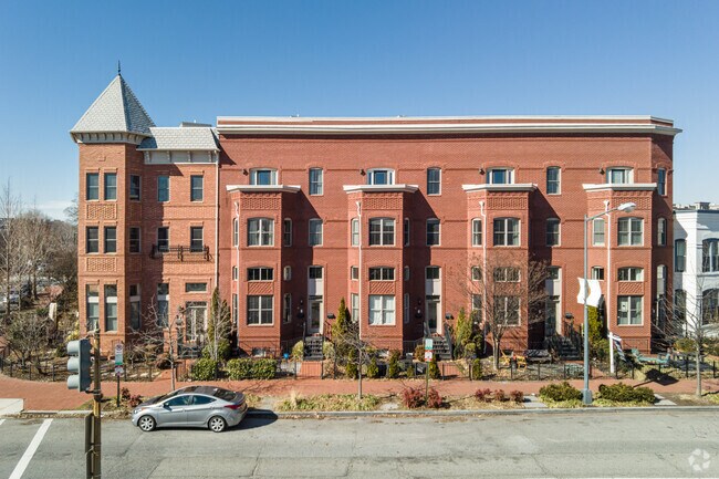 Building Photo - 1900 Vermont Ave NW