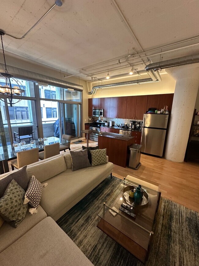 Foto del edificio - 565 W Quincy St