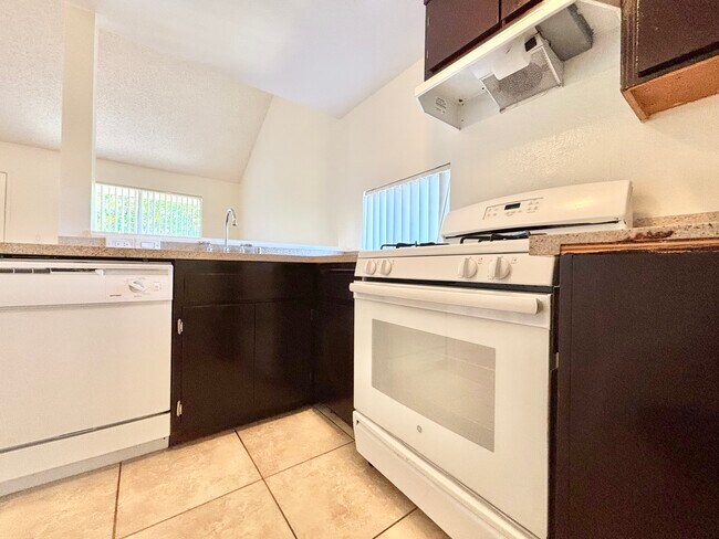 Building Photo - 17327 Saticoy St