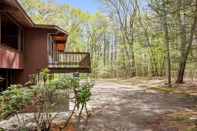 Building Photo - 51 Pilgrim Path