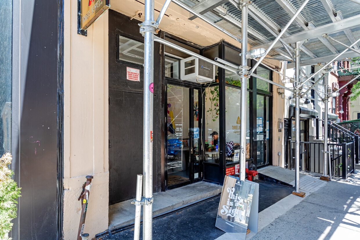 Entrance - Wyoming-Building
