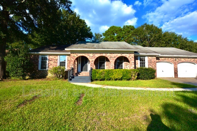 Primary Photo - 8152 Greenridge Rd