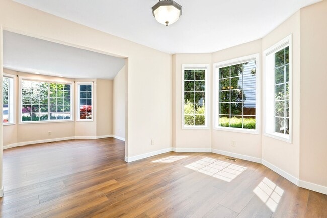 Building Photo - Beautiful Renovated Four Bedroom House for...