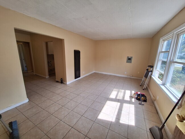 Sala de estar - 1743 Sonne Ave