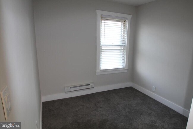 Building Photo - 202-206 S Main St