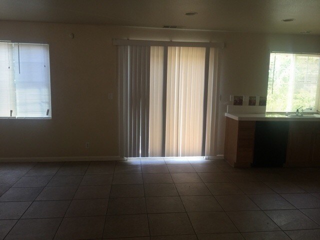 Building Photo - 2366 S Rock Creek Dr