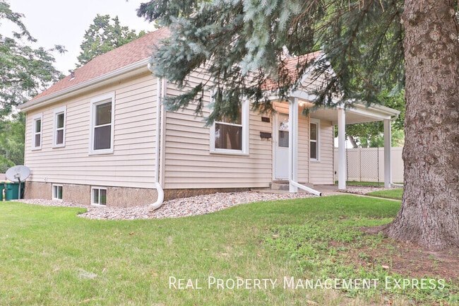 Foto del edificio - Charming 4 Bedroom 2.5 Bath near Sanford
