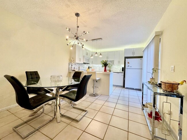 Building Photo - 1765 San Jose Dr