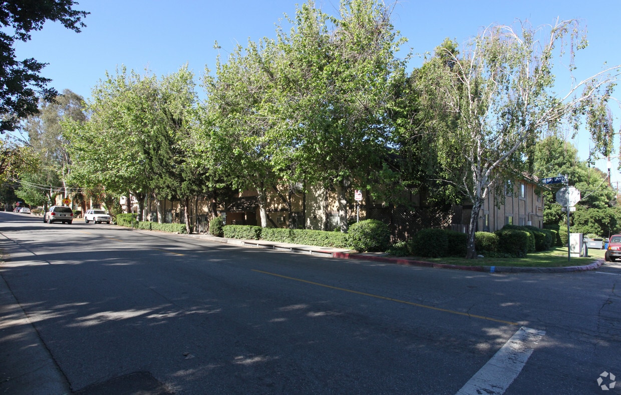 Building Photo - 10655 Sherman Grove Apartments