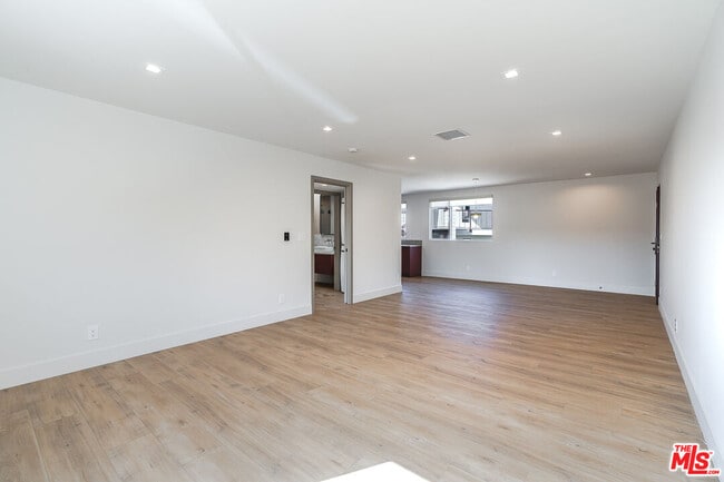 Building Photo - 12425 Texas Ave