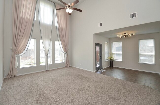 Foto del edificio - 18219 Gardens End Ln